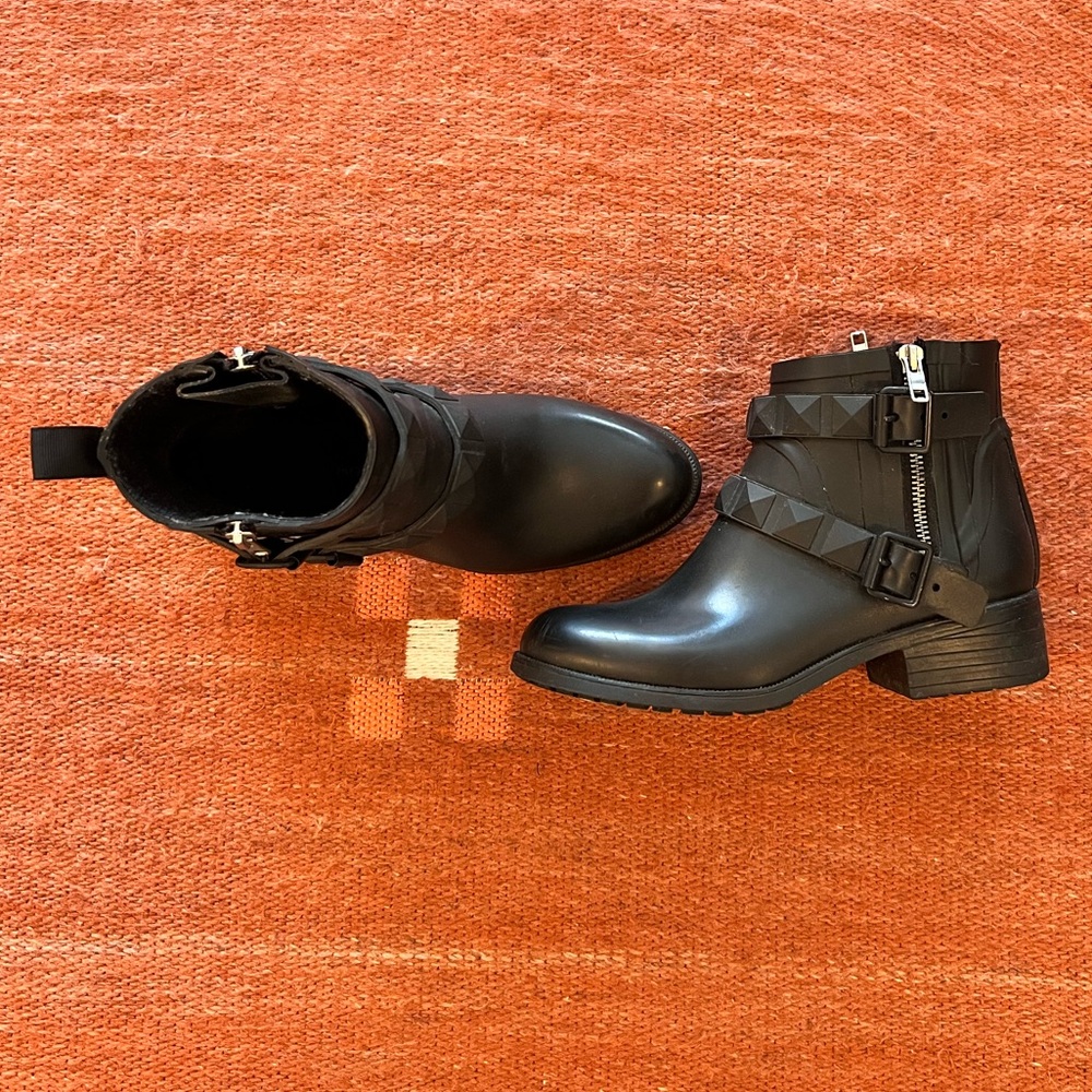 Rebecca Minkoff Quincy waterproof rain booties!